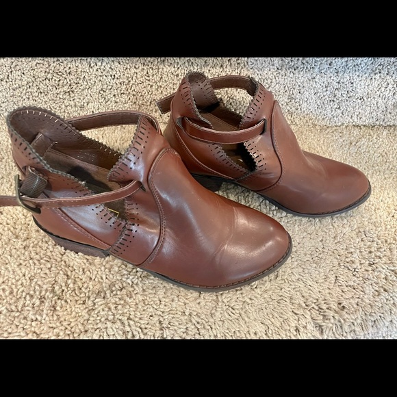 Yoki Ankle Boots - Picture 2 of 3